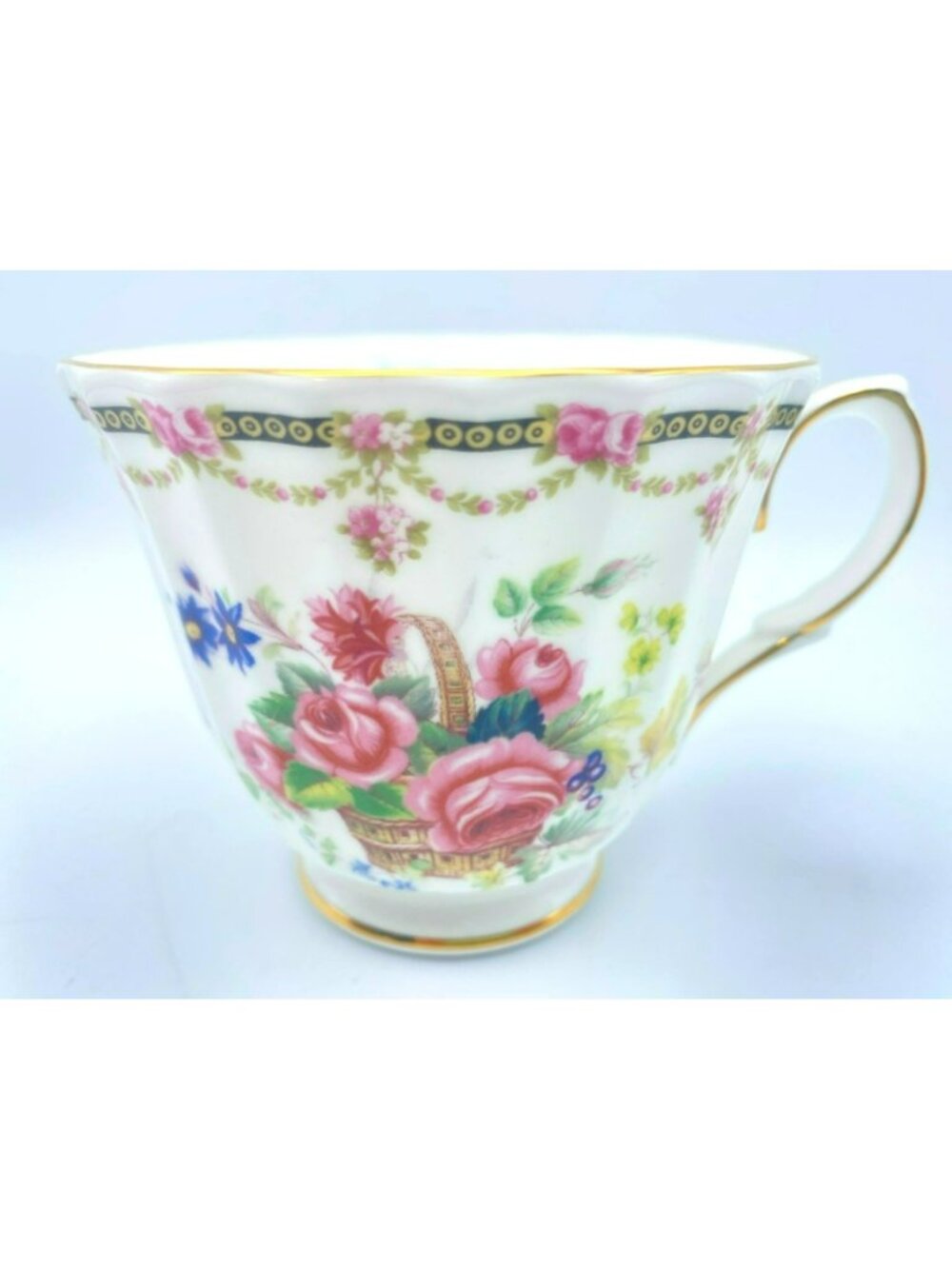 Vintage Duchess London Collection Floral Swag Basket Bone China Tea Cup & Saucer - Picture 2 of 9